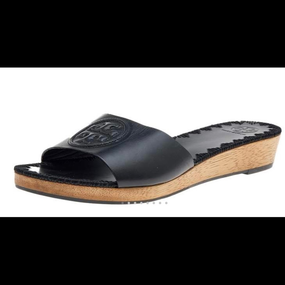 Euc Aerin slide sandals *Tory Burch Sz 7.5 black leather embossed logo detail 💕